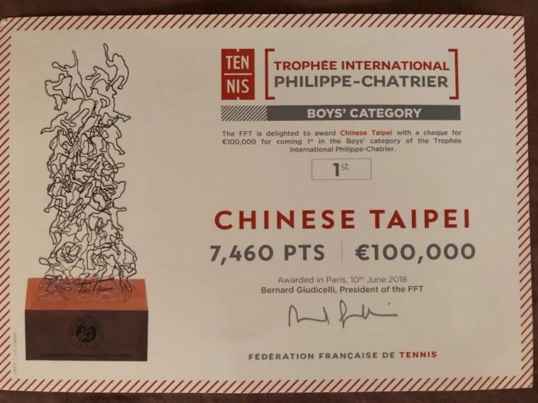法網頒奬支票。中華網協提供