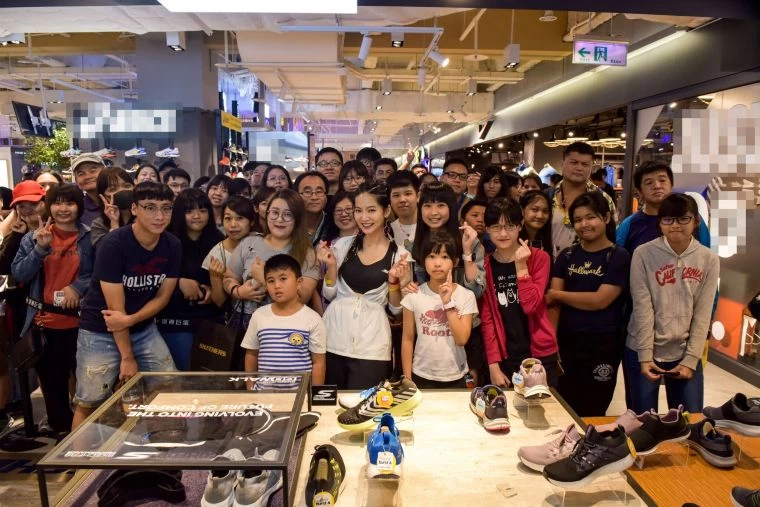 SKECHERS品牌代言人-曾之喬於今日(6/9)親臨高雄漢神巨蛋出席魅力店長活動。大會提供
