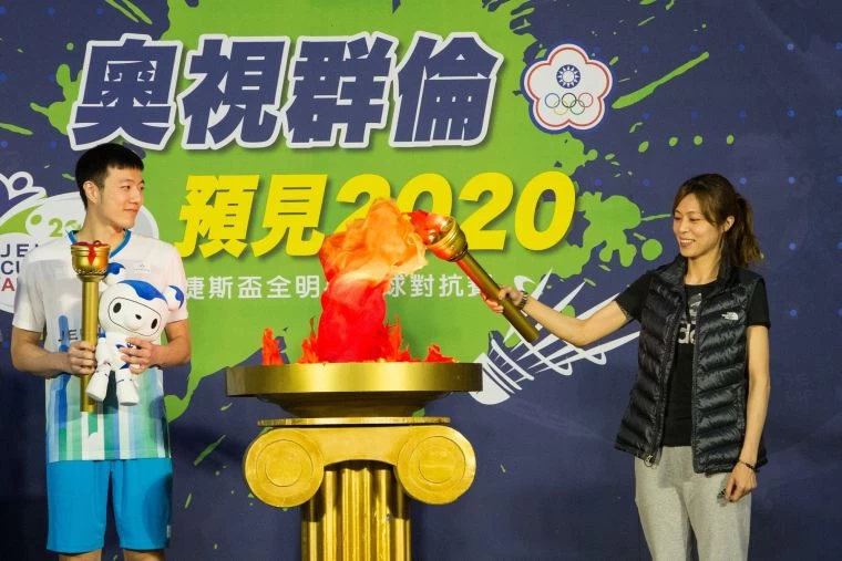2004雅典奧運金牌得主陳詩欣點燃聖火。海碩整合行銷提供
