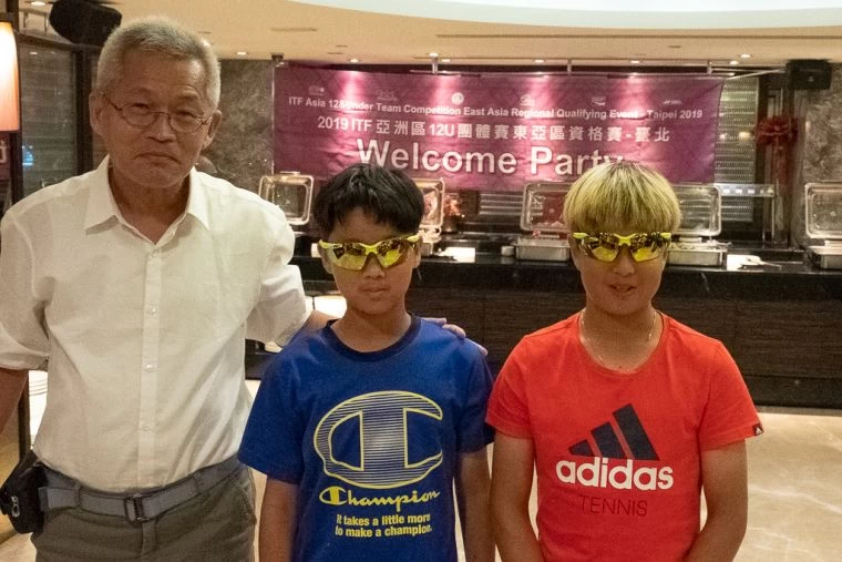 幸運選手獲得多功能運動太陽眼鏡。海碩整合行銷提供