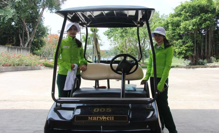 高球車和服務超優的桿弟