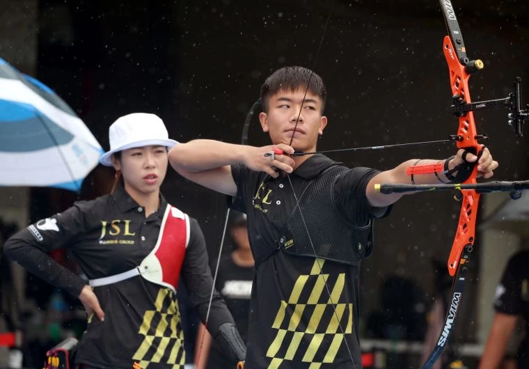 混雙甲山林隊鄧宇成/譚雅婷勝凱撒隊。中華企業射箭聯盟/提供。