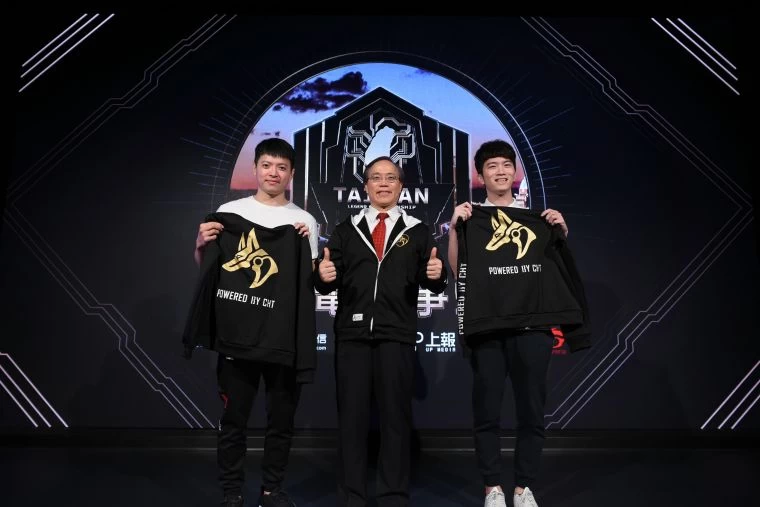 中華電信謝繼茂董事長祝福選手獲得佳績。大會提供