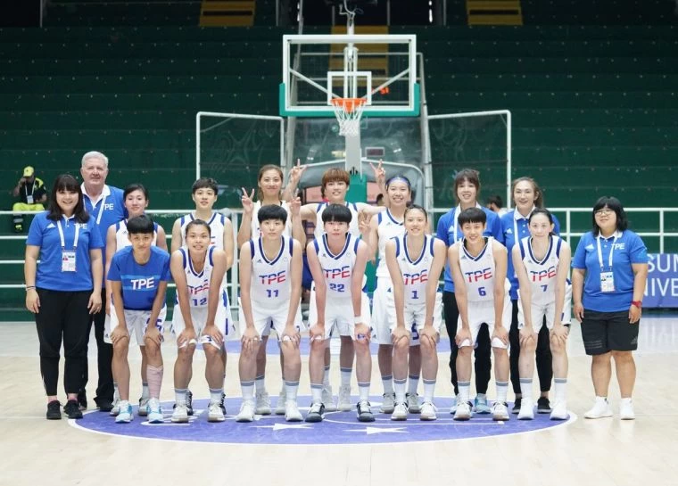 中華女籃隊賽後合照。黃筱珺／攝