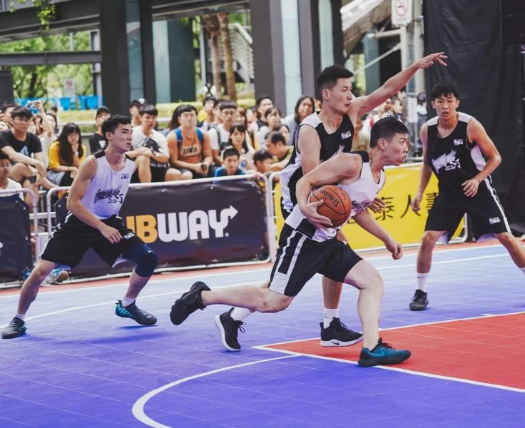 國泰NBA3x去年一般男子組冠軍「魯肉飯」,今天以11比4絕殺對手,獲得四強門票,誓言力拼二連霸,再次前往美國NBA。主辦單位提供