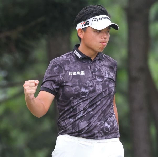 第三回合洪健堯(-2)暫列第一。鍾豐榮攝