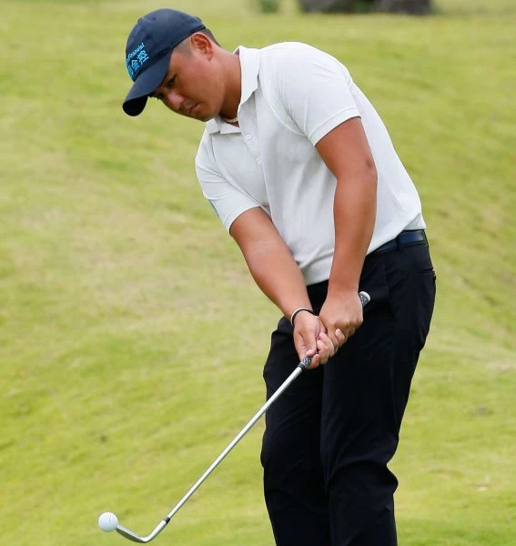 葉昱辰第一回合66桿(-6),暫並列第二。葉勇宏攝