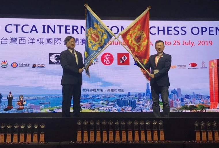 中華民國西洋棋協會理事長劉格非(左)、運發局局長程紹同共同主持開幕典禮。主辦單位提供