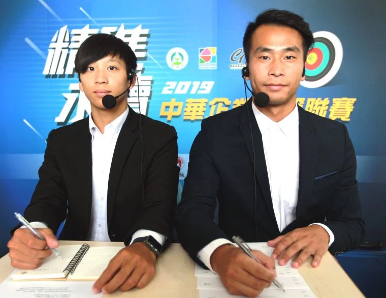 企業射箭聯賽本週直播新增主播哈尚傑(左)和賽評鄭丞傑。中華企業射箭聯盟/提供。