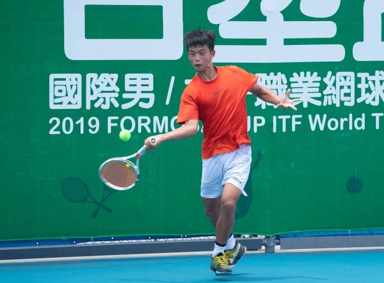17歲小將林翰智直落二拍落邱裕翔。海碩整合行銷提供