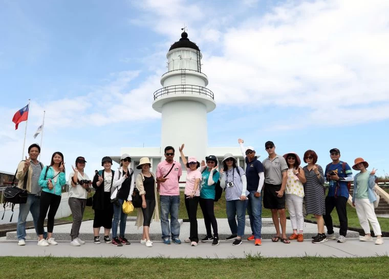 2019極點慢旅第一站由極東點三貂角燈塔拉開序幕。中華民國自行車騎士協會／提供。