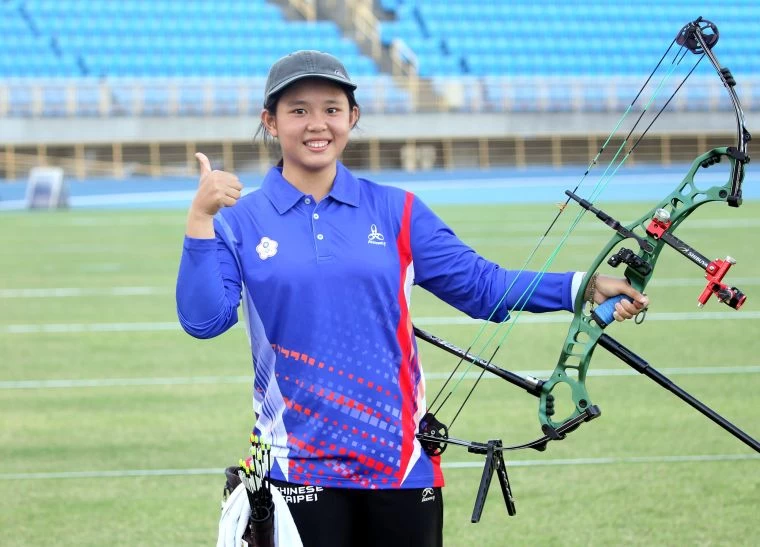 中華隊王律勻射進亞洲盃女子複合弓金牌戰。中華民國射箭協會/提供。