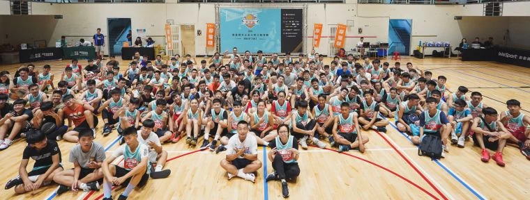 2019摩曼頓天王盃三對三籃球賽今(4日)於國立台北教育大學正式點燃戰火,吸引將近3千名好手參戰,爭取新一代「天王」寶座。主辦單位提供