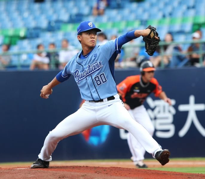 富邦投手游霆崴。李天助攝