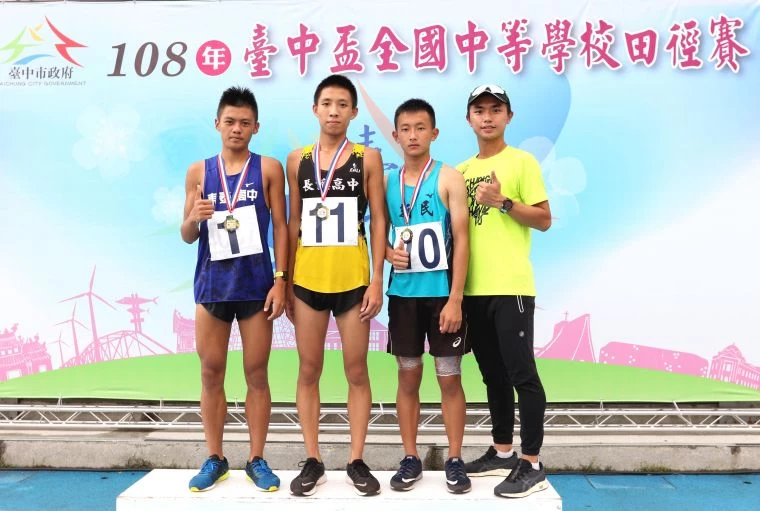 高男10000公尺前三名。林嘉欣／攝影。