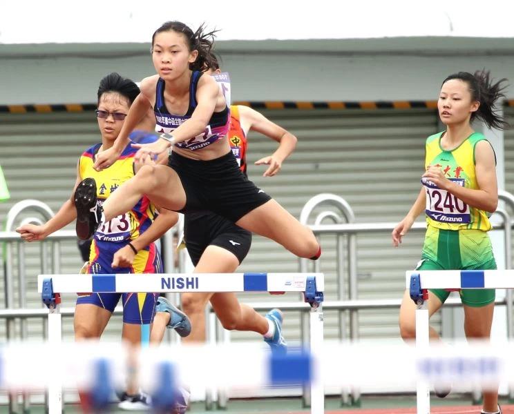 國女組400公尺跨欄。林嘉欣/攝影。