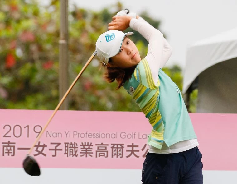 張靖翎首回合70桿(-2)，暫時並列第一。葉勇宏攝