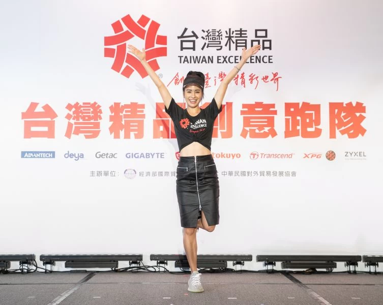 路跑女神雷艾美驚喜亮相,分享自身跑馬經驗和賽道上搶鏡技巧。大會提供