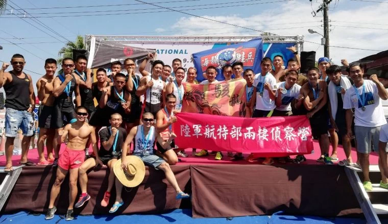 陸軍航特部積極參加鐵人賽展現台灣軍人的過人體力。中華民國鐵人三項協會提供