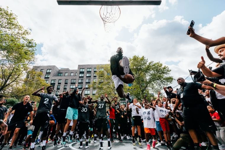 全新Air Jordan XXXIV 傳承了Jordan 品牌的精神,為新一代賽場之星帶來更強的實戰籃球鞋。Nike提供