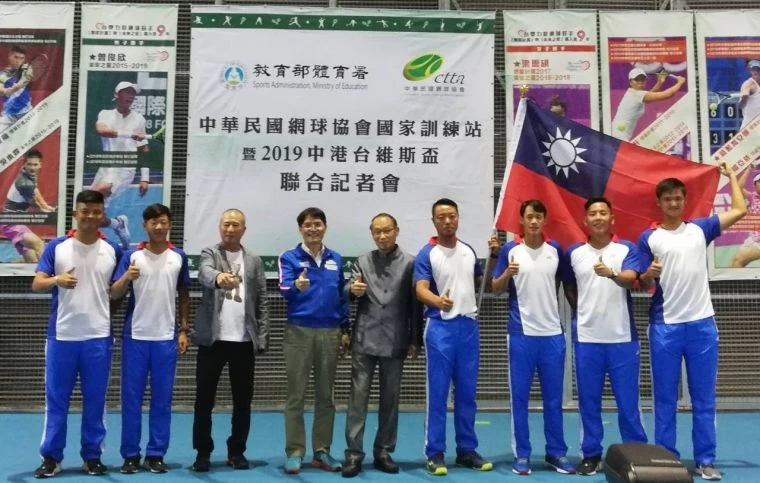 署長高俊雄授旗給台維斯盃代表隊。李天助攝