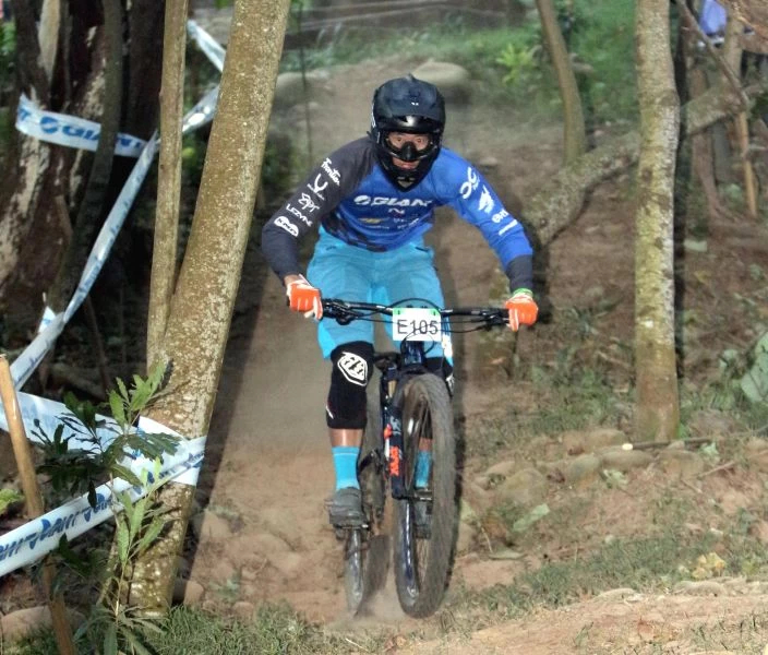 江勝山奪公開男子組全地形越野賽金牌。捷安特/提供。