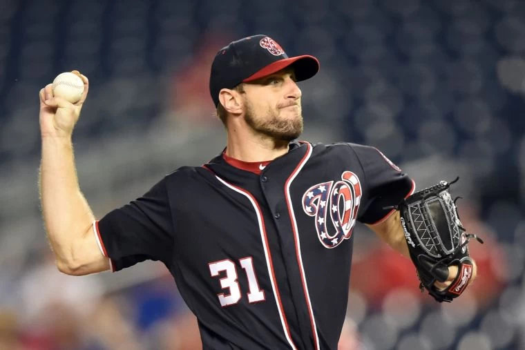 國民派出王牌先發薛茲爾(Max Scherzer),本季他在主場防禦率3.16,比客場略高,投過1場釀酒人,6局掉兩分1責失。法新社