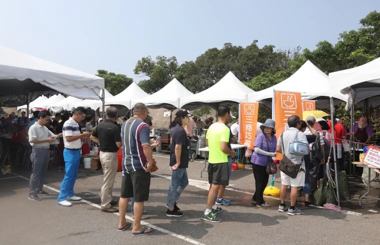 台灣名人賽暨三商杯每年都安排愛心餐券義賣,三商巧福牛肉麵大受歡迎。大會提供