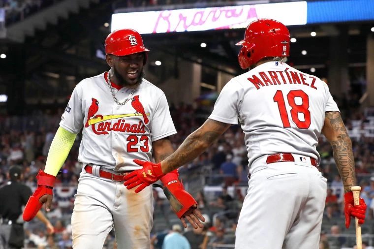紅雀在歐朱納（Marcell Ozuna）二壘安打的帶領下單局灌進4分。法新社