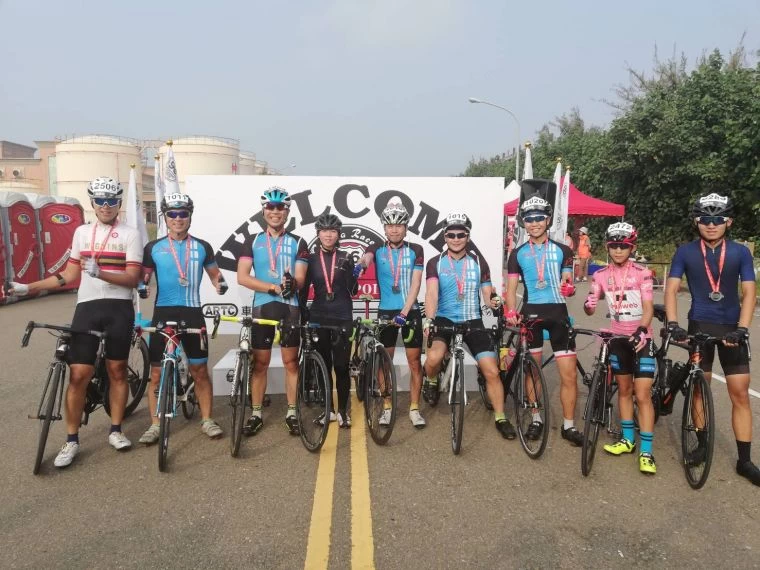 挑戰組車友抵達終點。大會提供