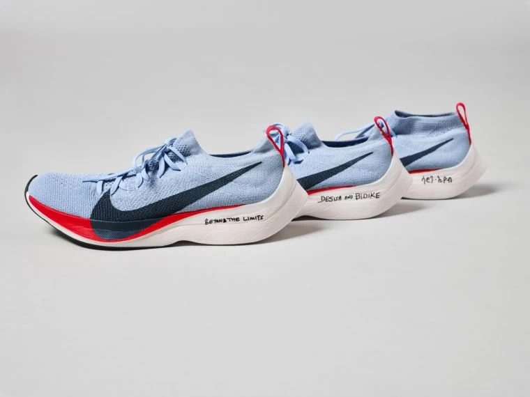 Eliud Kipchoge在 Breaking2 挑戰中穿著的Nike Zoom Vaporfly Elite跑鞋上寫下了“Beyond Limits”,這也正是推動他不斷進步的座右銘。官方提供
