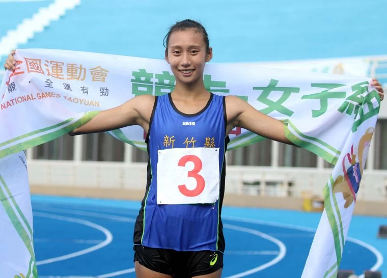新竹縣江佳柔以1:39:32奪金破女子20公里競走全國紀錄，寫下今年桃園全運田徑賽第一項全國新猷。林嘉欣／攝影。