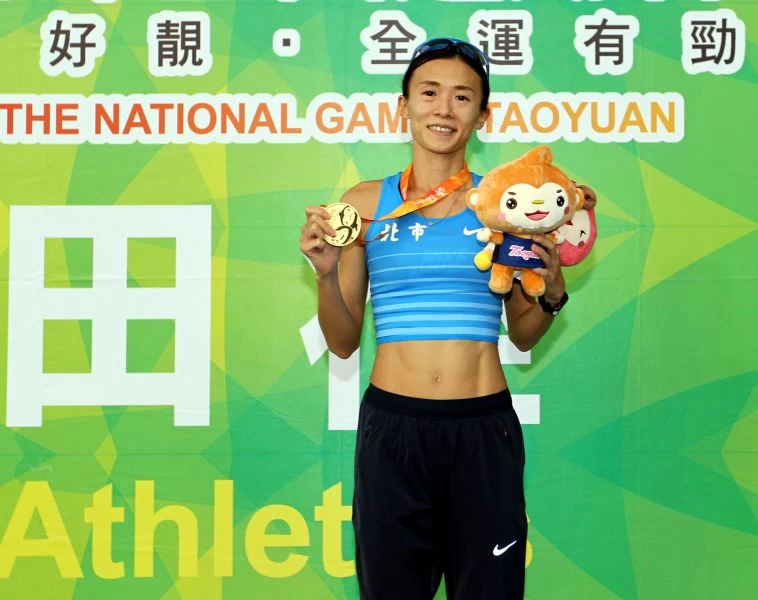 謝千鶴在女子一萬公尺三連霸。林嘉欣/攝影。