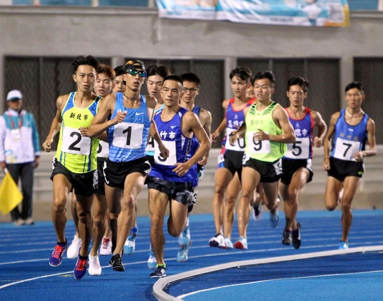 全運男子1500公尺競爭激烈。林嘉欣/攝影。