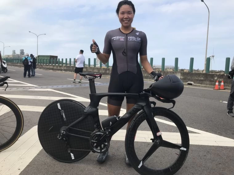 張婷婷比完鐵人又在自由車摘金。Ride now提供