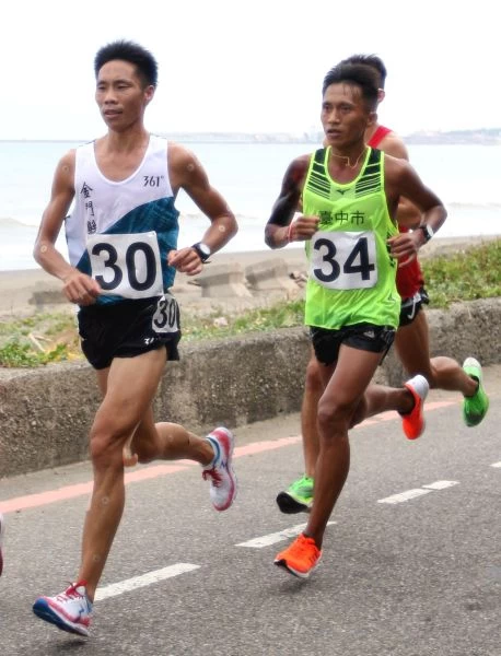 何盡平（前）奪銀。林嘉欣／攝影。