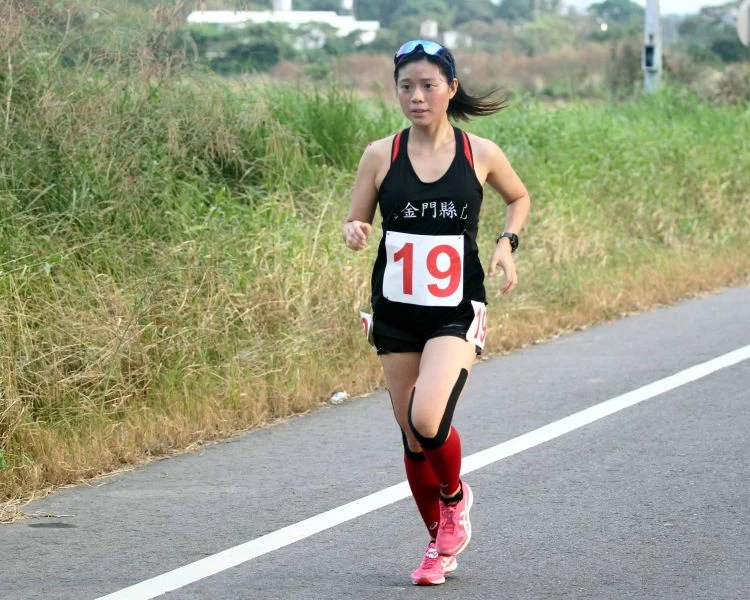 首位參加全運馬拉松的金門女將許茵茵。林嘉欣/攝影。