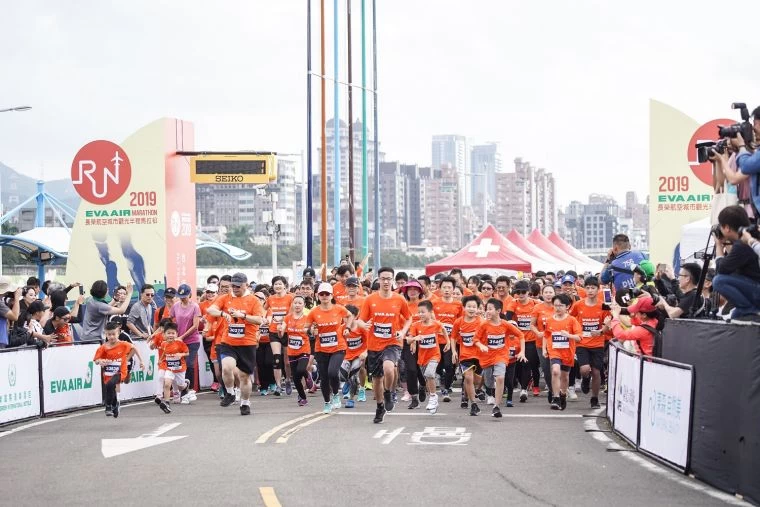 2019長榮航空城市觀光半程馬拉松3公里組別,讓父母帶著小朋友一同享受週末親子時光。主辦單位提供
