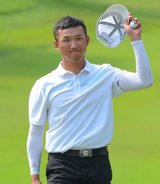業餘選手劉永華以總桿低於標準桿11桿的佳績暫列第一名。陳宏佳攝影
