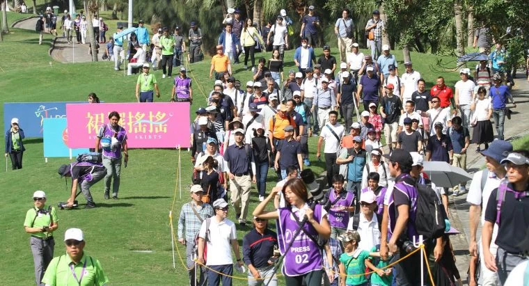 台灣裙襬搖搖LPGA第三回合比賽風和日麗,吸引了16,847名觀眾進場。大會提供