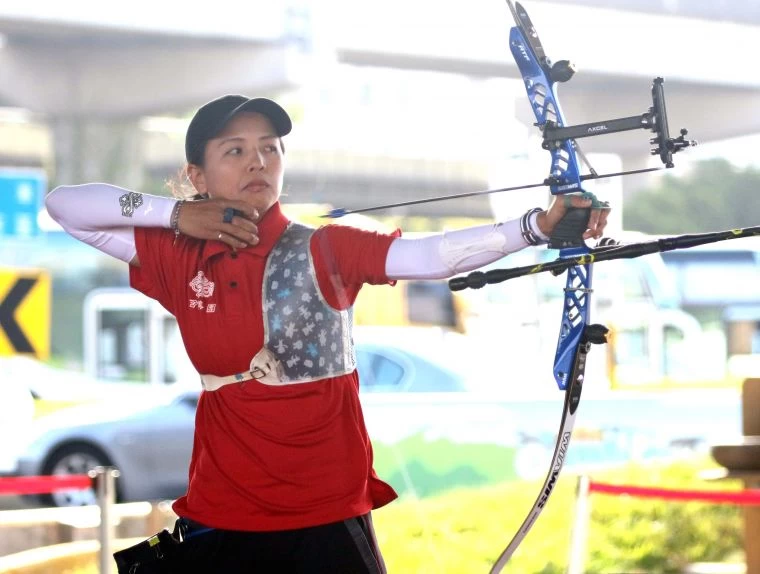 寒舍隊林佳恩連勝譚雅婷兩場。企業射箭聯盟／提供。