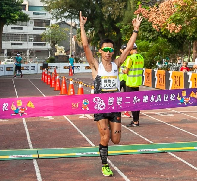 羅世杰完成全馬二連霸。大會提供