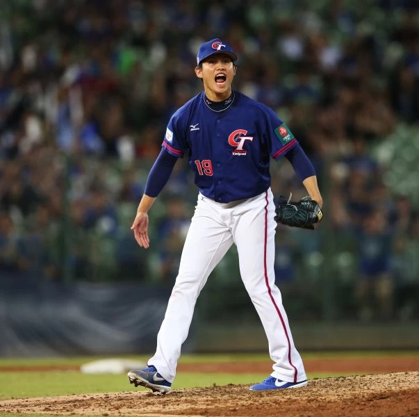 張奕7局無失分。李天助攝