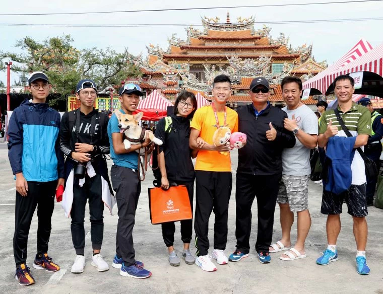 潘瑞根老師(右三)是108年體育運動精英獎特別獎得主。林嘉欣/攝影。