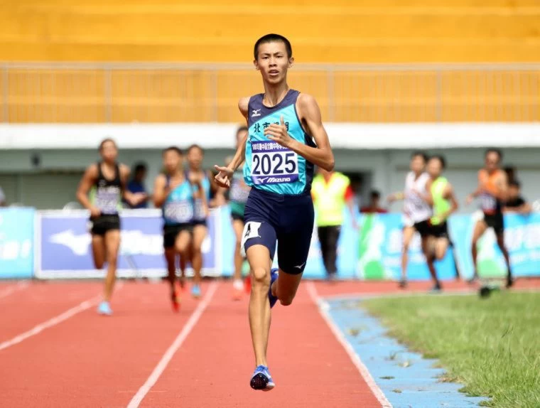 國男1500公尺決賽北市陽明高中曾子盛4:05.36破大會。資料照片　林嘉欣／攝影。