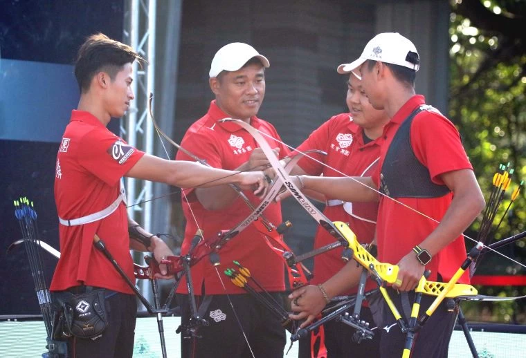 雖然勝負已定,寒舍集團男團還是奮戰到加射以5:4勝台南隊。企業射箭聯盟/提供。
