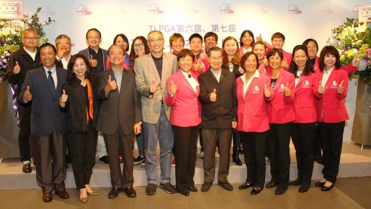 TLPGA第六屆.第七屆理事長交接典禮理監事及顧問團合影。鍾豐榮攝影