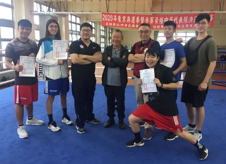 輔大拳擊隊成為東京奧運拳擊培訓隊最大班底 (左一:甘家葳、左二:黃筱雯、左三:劉宗泰、右三:鄭文斌、右二:陳柏奕)。官方提供