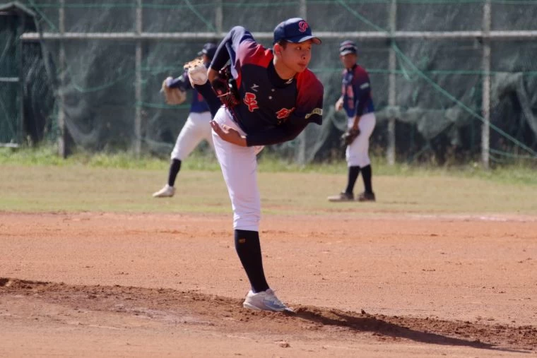 平鎮先發投手黃祈哲主投5局僅被敲2安打並送出4次三振。大會提供