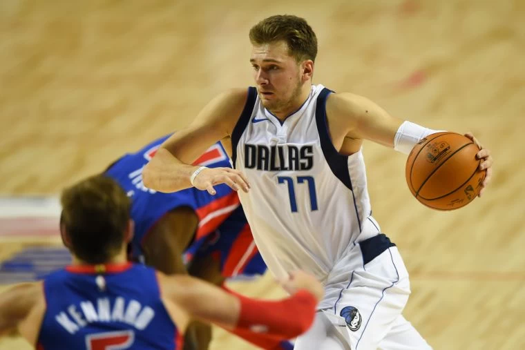 唐希奇(Luka Doncic)腳踝扭傷對獨行俠影響不少。法新社